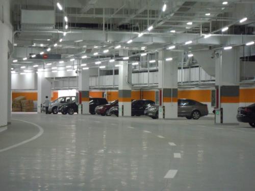 停車(chē)場(chǎng)地坪-美地美地坪漆廠(chǎng)家