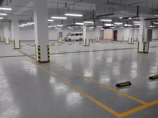 環(huán)氧地坪涂料施工廠(chǎng)素地研磨時(shí)要注意的細節