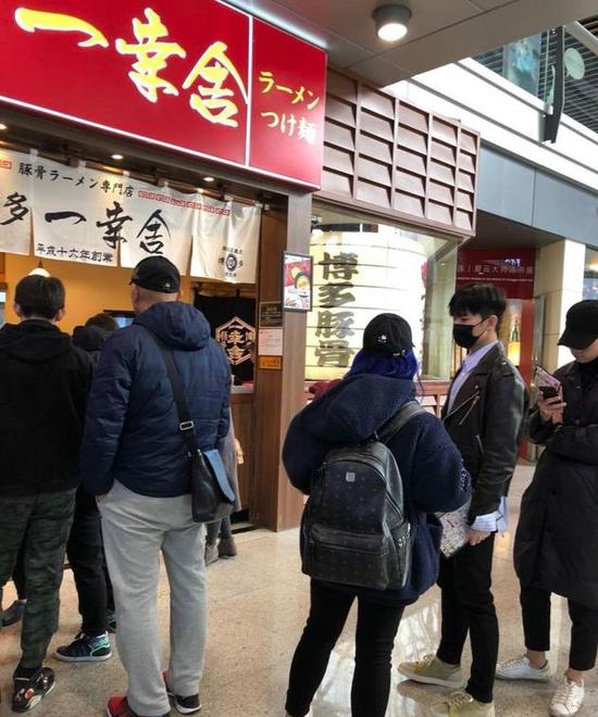 環(huán)氧地坪漆工廠(chǎng)如何為餐廳地面選購地坪材料