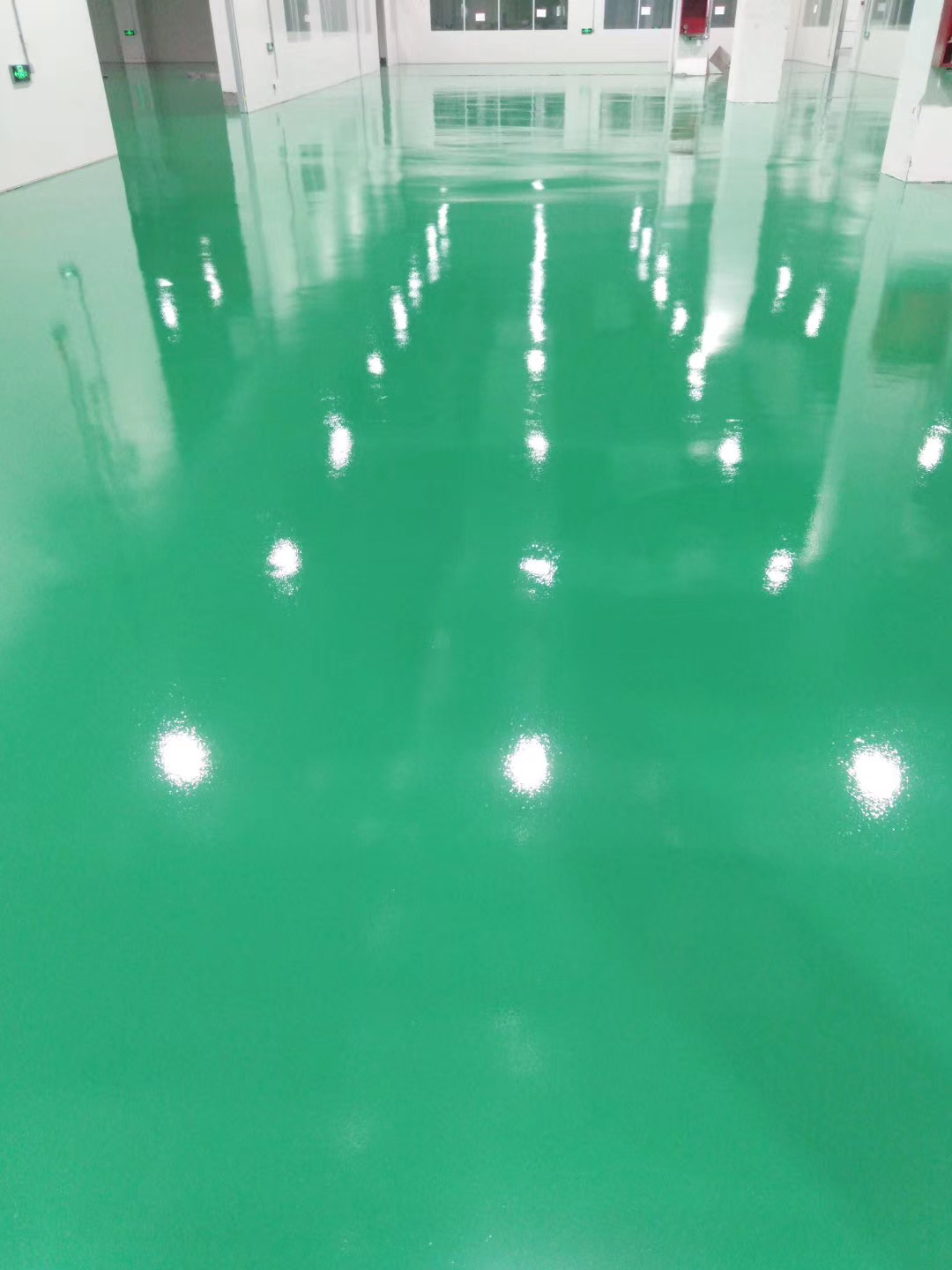 環(huán)氧彩砂自流平和自流平的區別