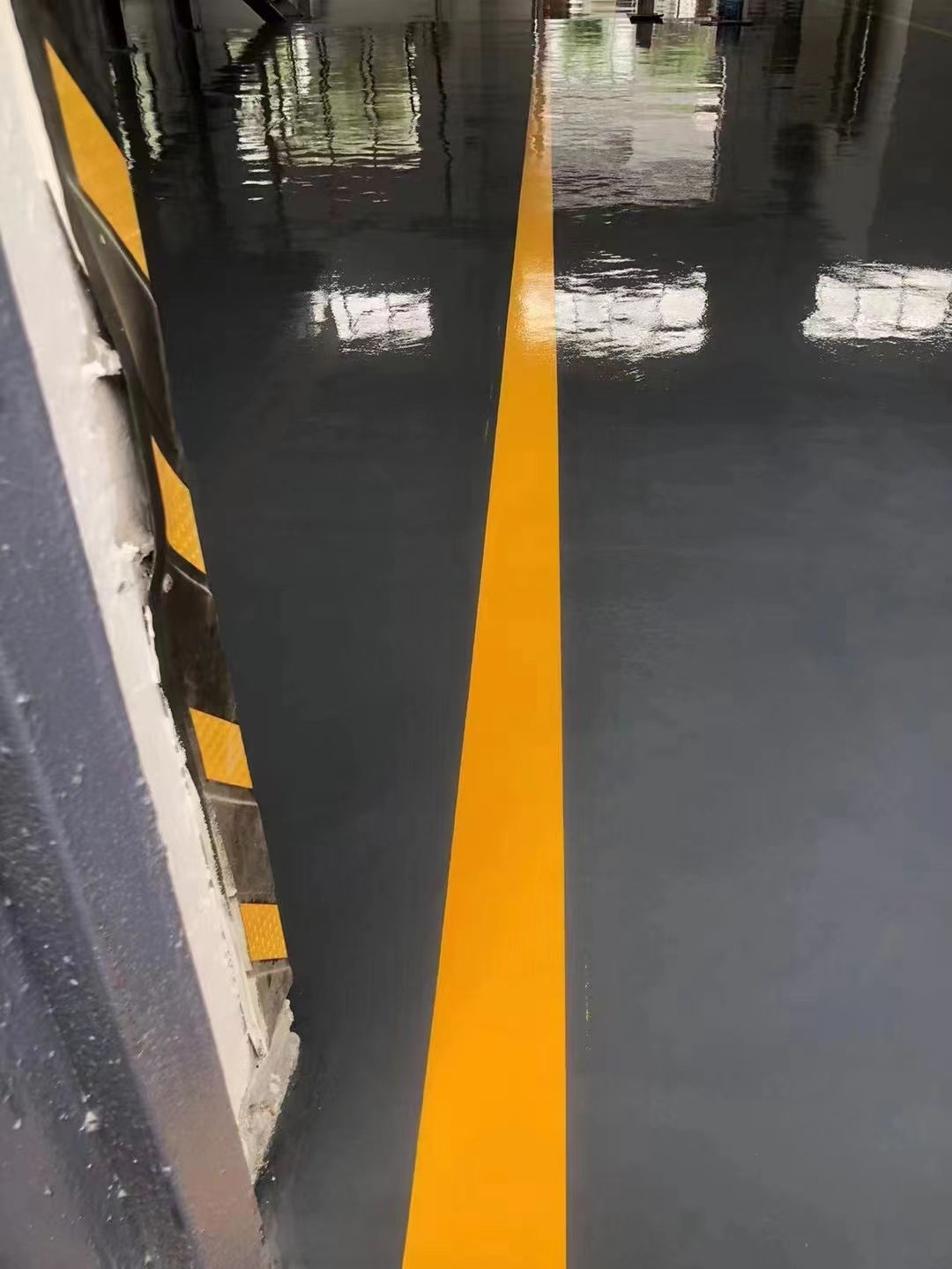 聚氨酯地坪漆針對金剛砂地坪上劃線(xiàn)